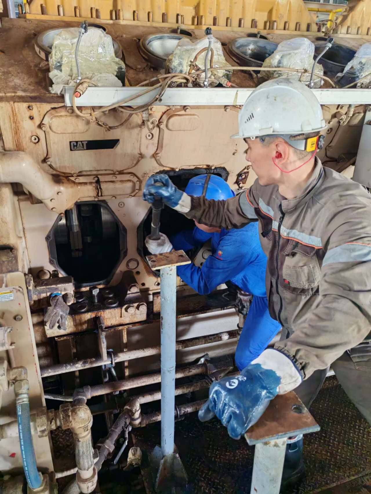 CAT engine internal maintenance